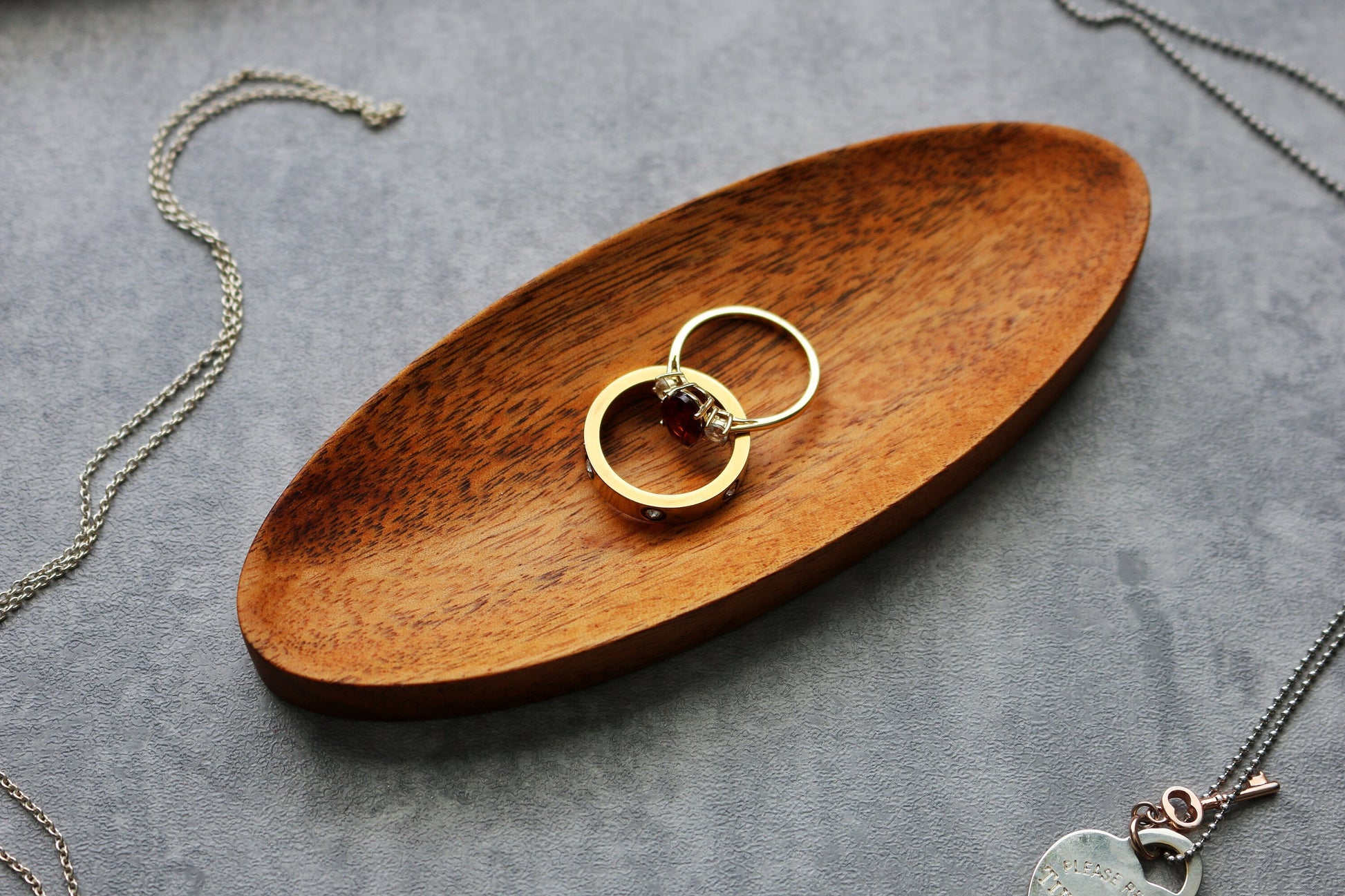 Oval Wood Ring Dish, Patronizable Small Jewelry Tray, Gift for Newly Engaged Couples, Wedding Bridal Party Bridesmaid Gift, Mothers day gift